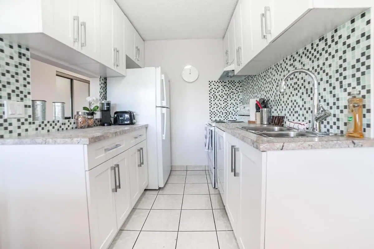 Апартаменты Cozy 2Br Apt Free Parking Wi-Fi & Coffee Калгари Канада